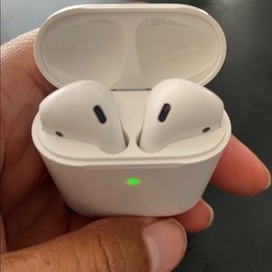 2cnd Generation Apple AirPods